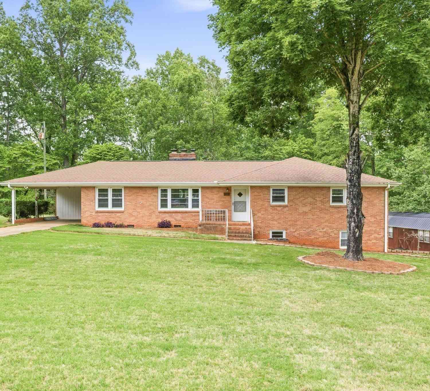 Homes For Sale - 114 Pemberton<br/> Greenville, SC 29611