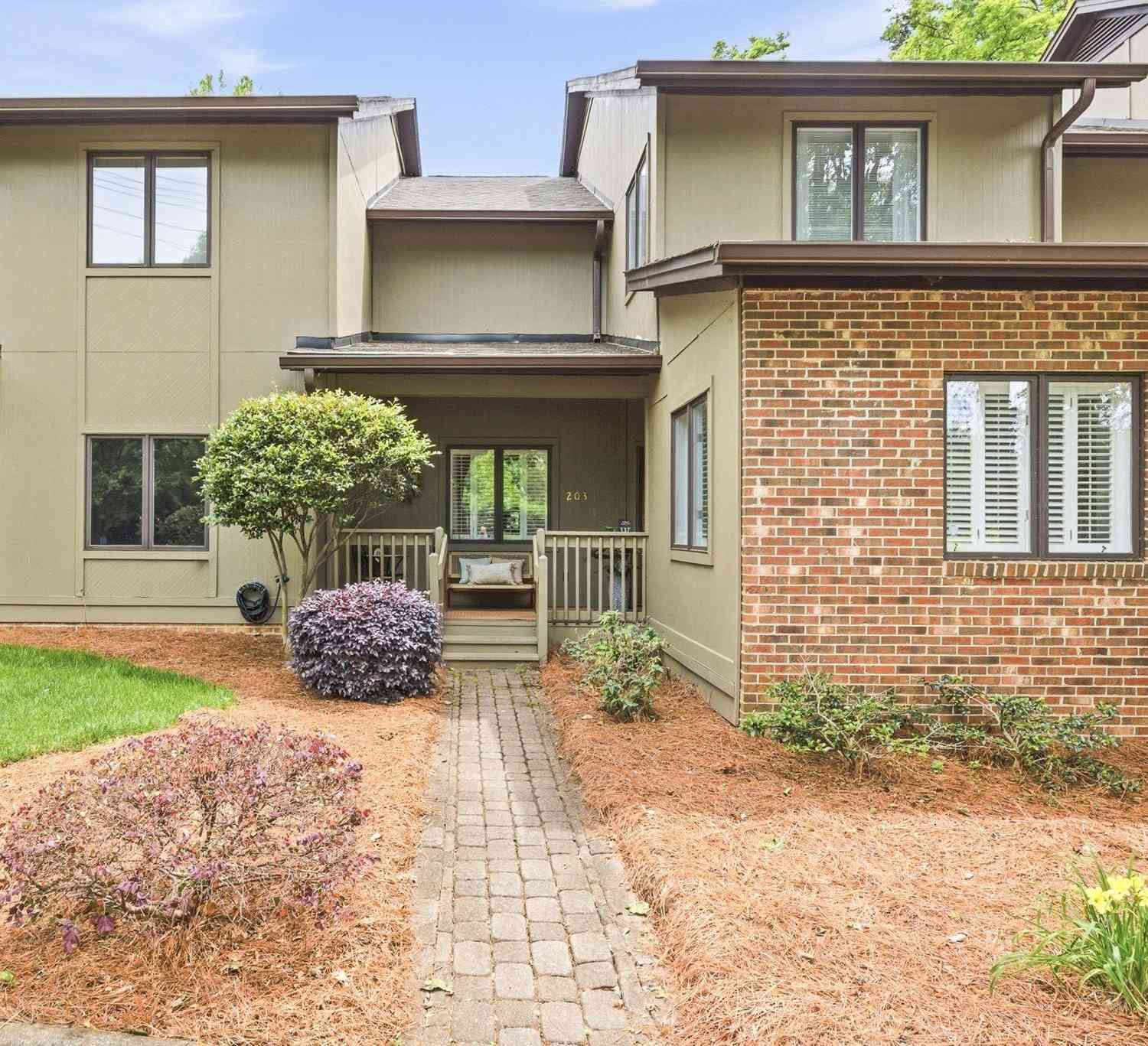 Townhouse For Sale - 203 Ingleside<br/> Greenville, SC 29615