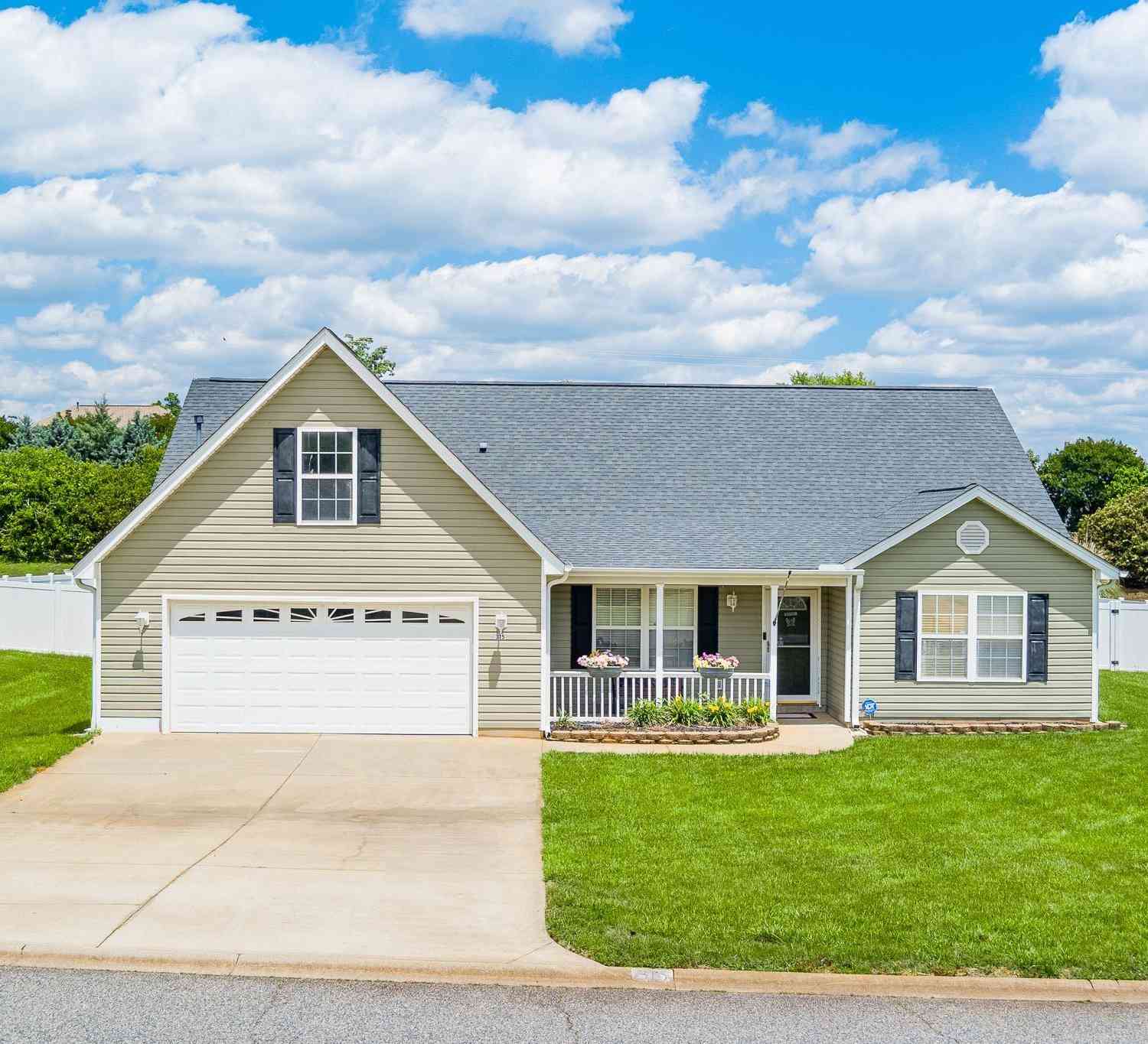 Homes For Sale - 315 Shadowfield Acres<br/> Duncan, SC 29334