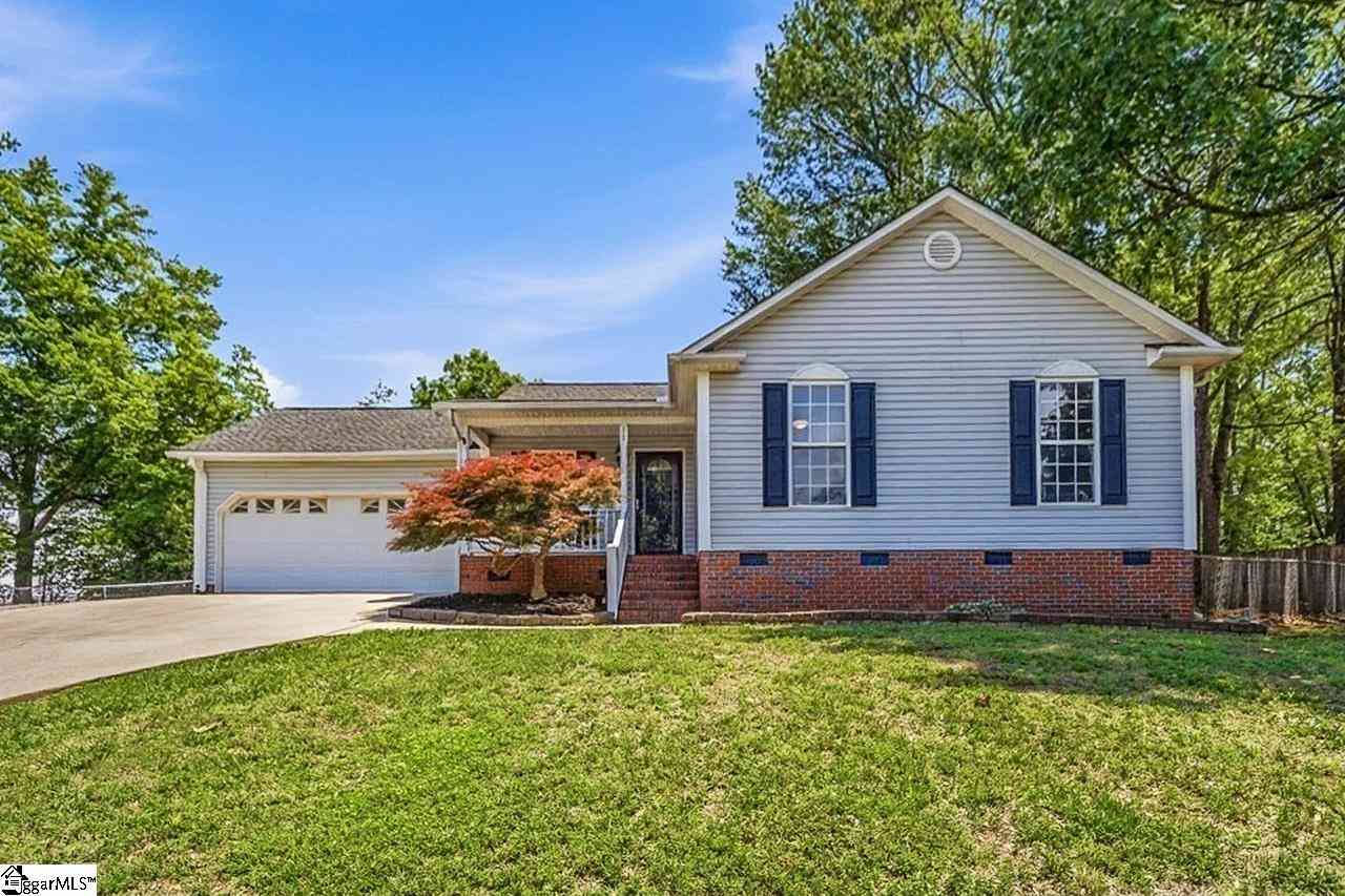 Homes For Sale - 312 Carmichael<br/> Boiling Springs, SC 29316