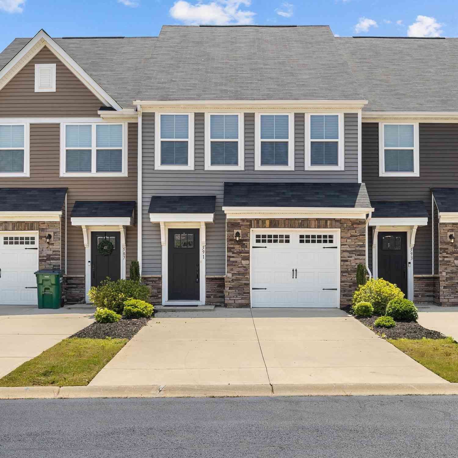 Townhouse For Sale - 591 Preakness<br/> Spartanburg, SC 29301