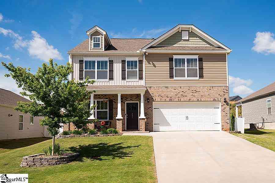 Homes For Sale - 221 Fountain Oak<br/> Easley, SC 29642