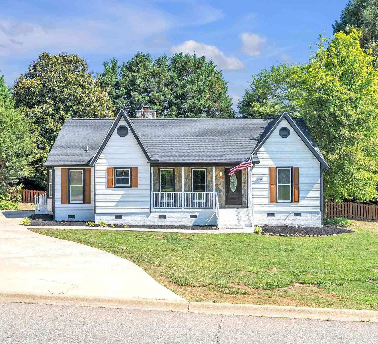 Homes For Sale - 203 Briggs<br/> Easley, SC 29642