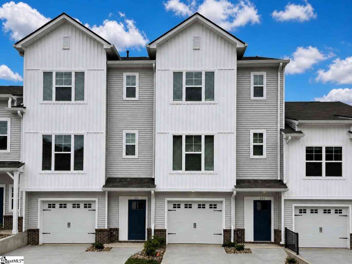 Townhouse For Sale - 243 Taylor Woods<br/> Greenville, SC 29607