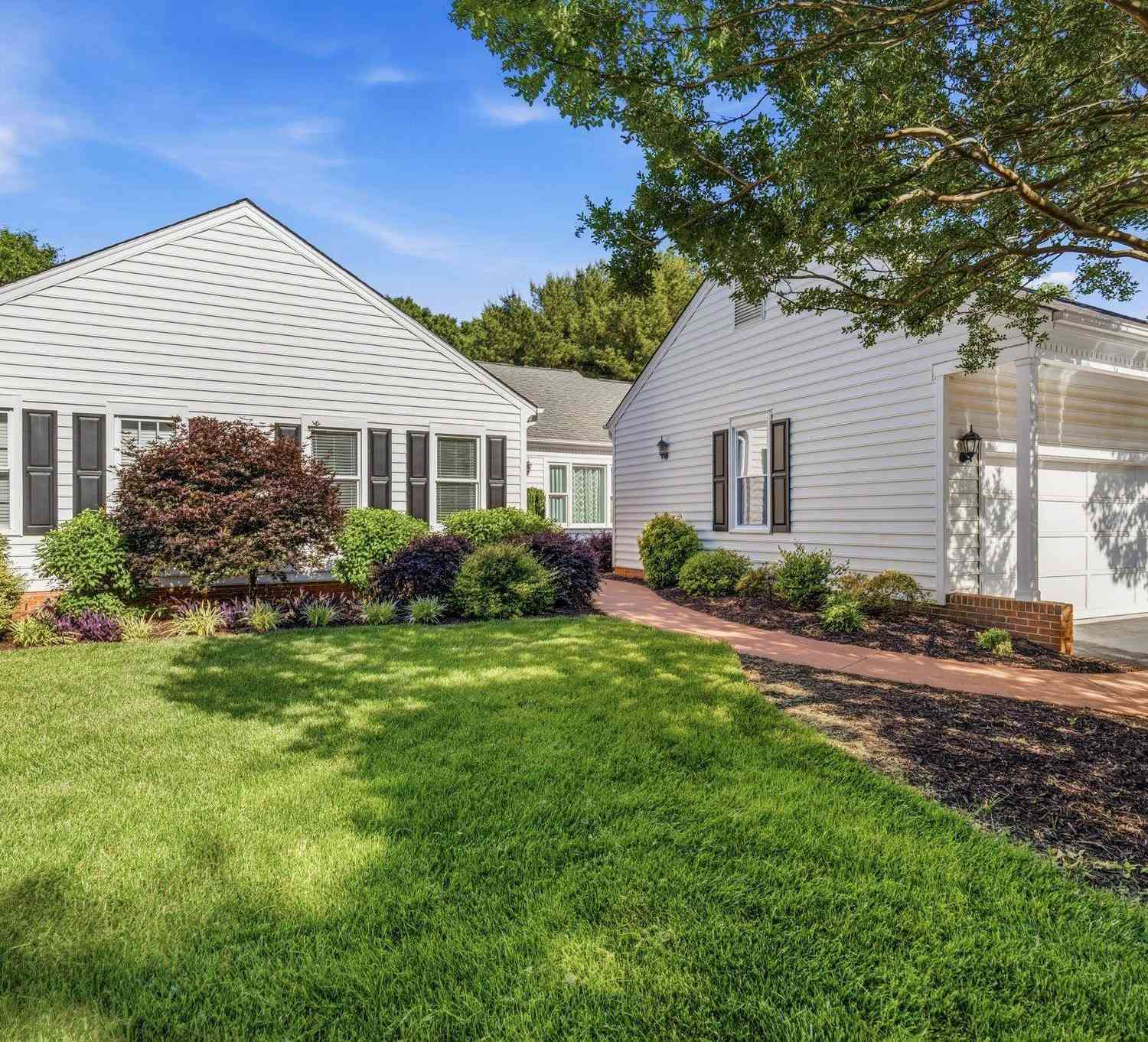 Townhouse For Sale - 1276 Shadow<br/> Greenville, SC 29615