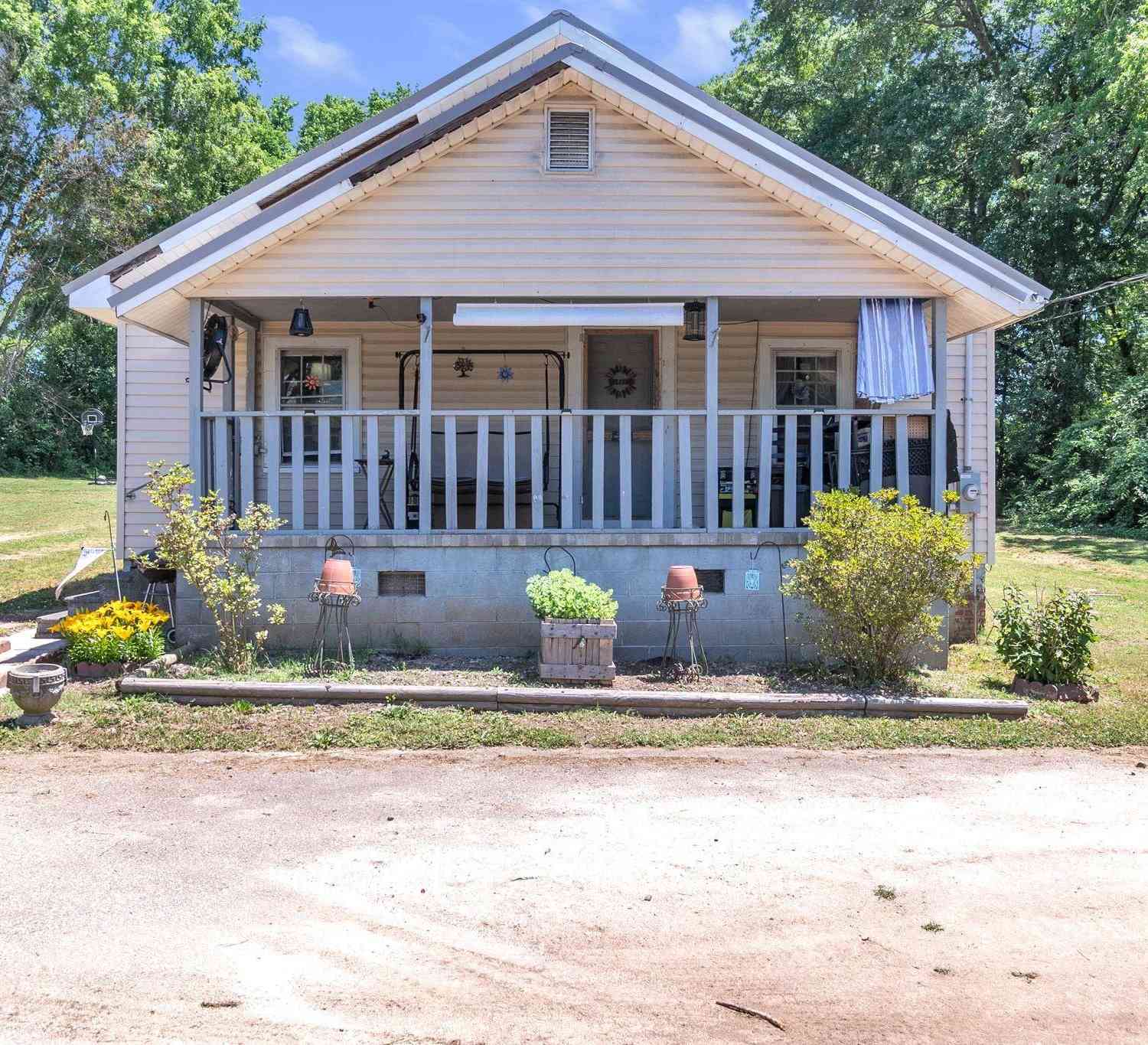 Homes For Sale - 18 Gossett<br/> Laurens, SC 29360