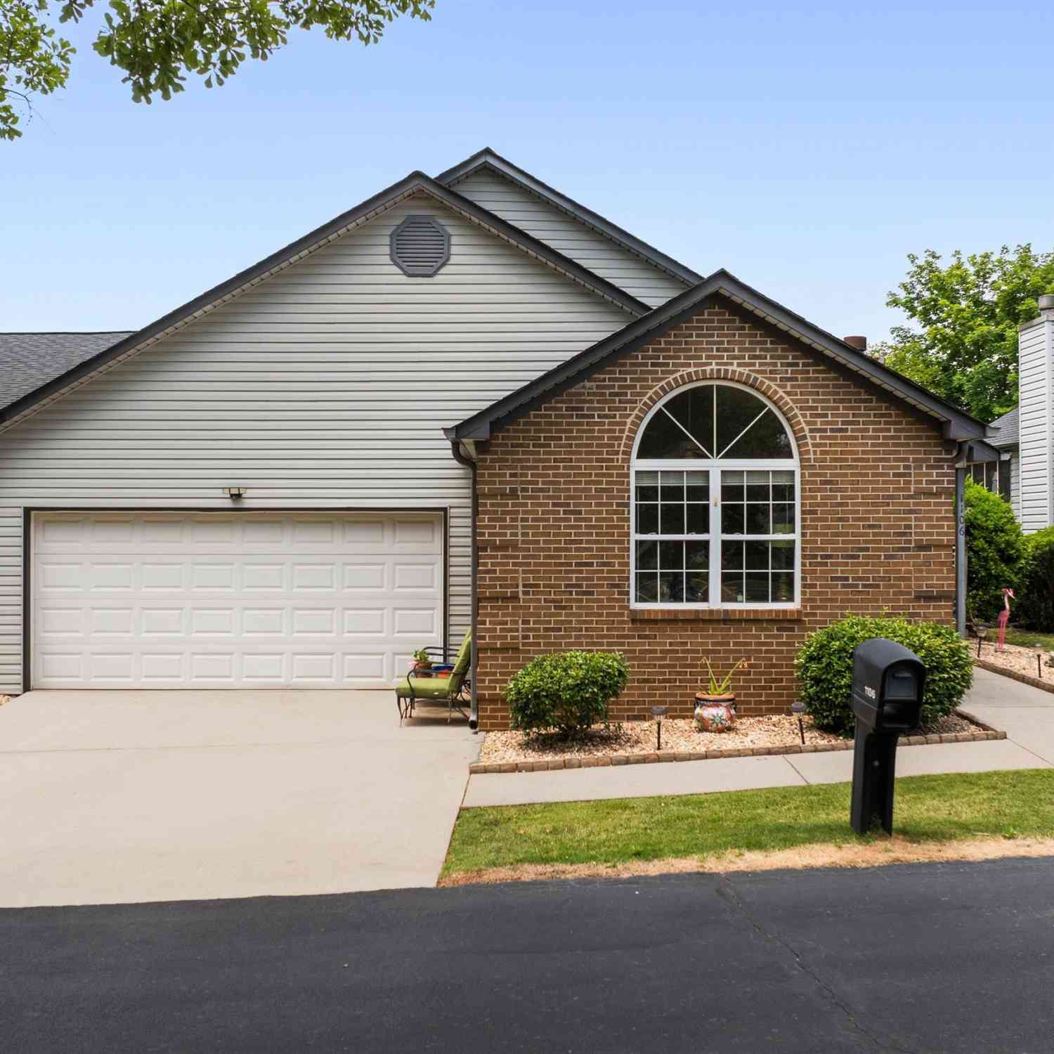 Townhouse For Sale - 1106 Cobbs Glenn<br/> Anderson, SC 29621