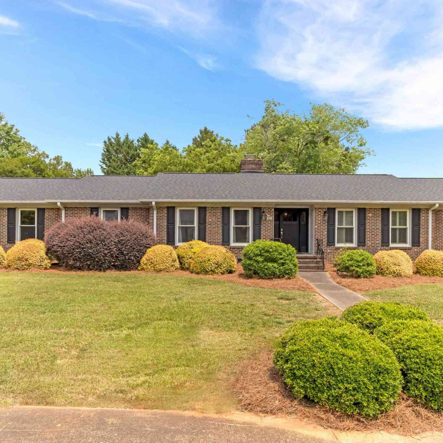 Homes For Sale - 101 Lancelot<br/> Simpsonville, SC 29681