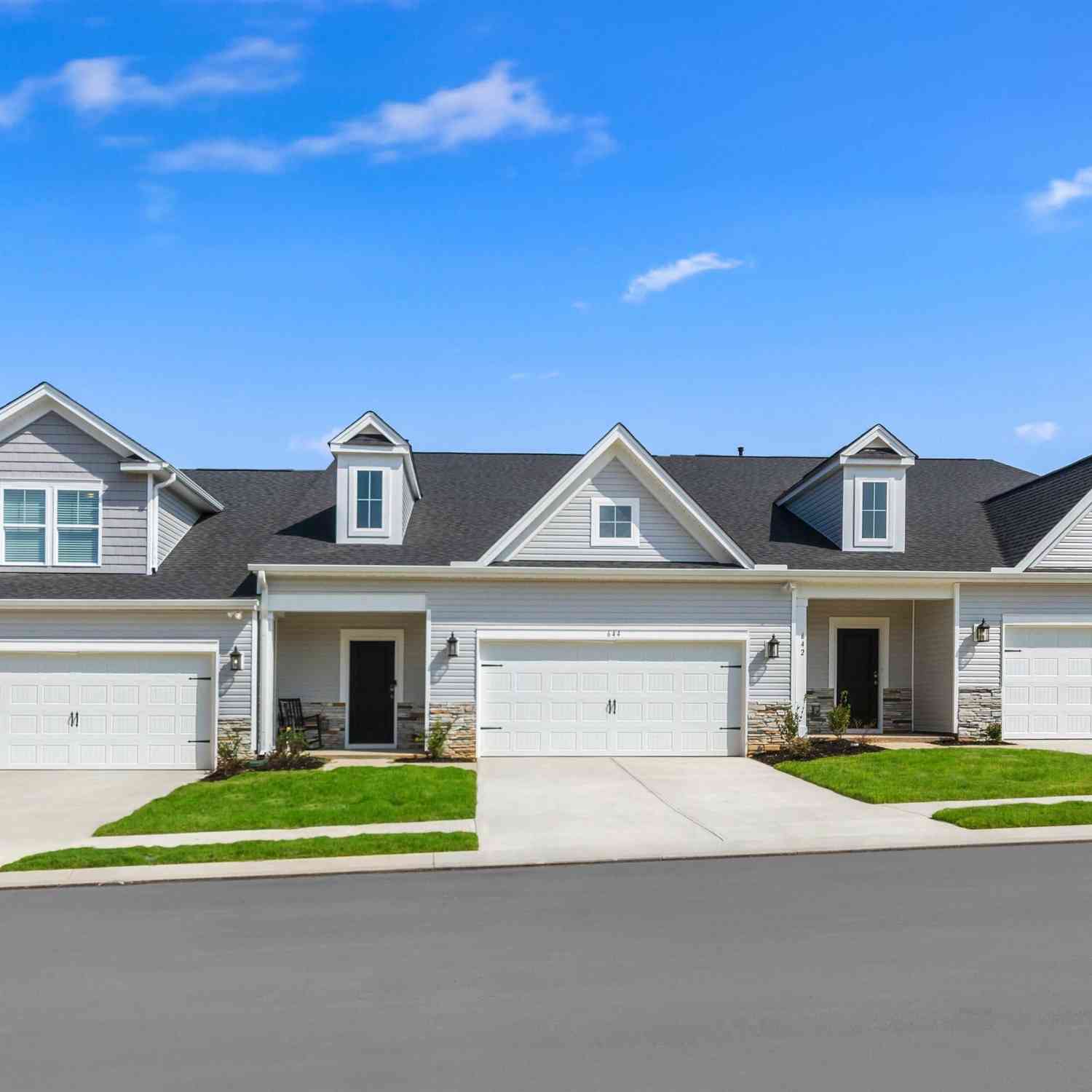 Townhouse For Sale - 135 Herrick<br/> Greenville, SC 29611