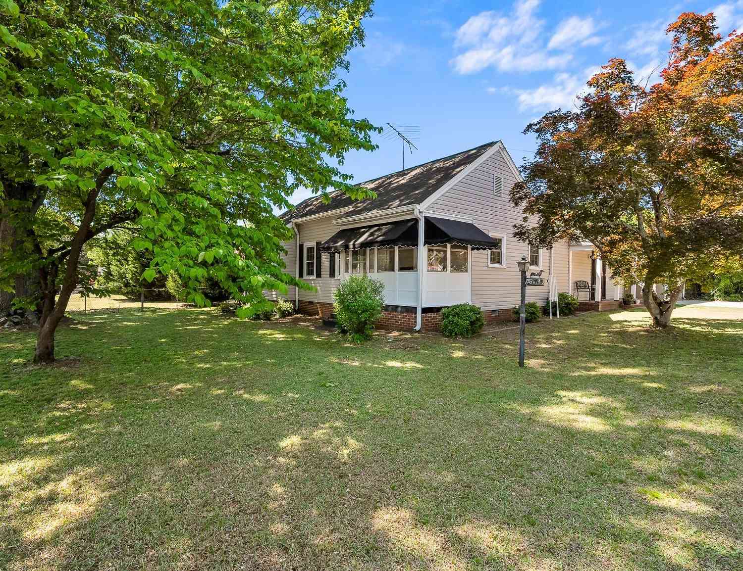 Homes For Sale - 2615 E North<br/> Anderson, SC 29625