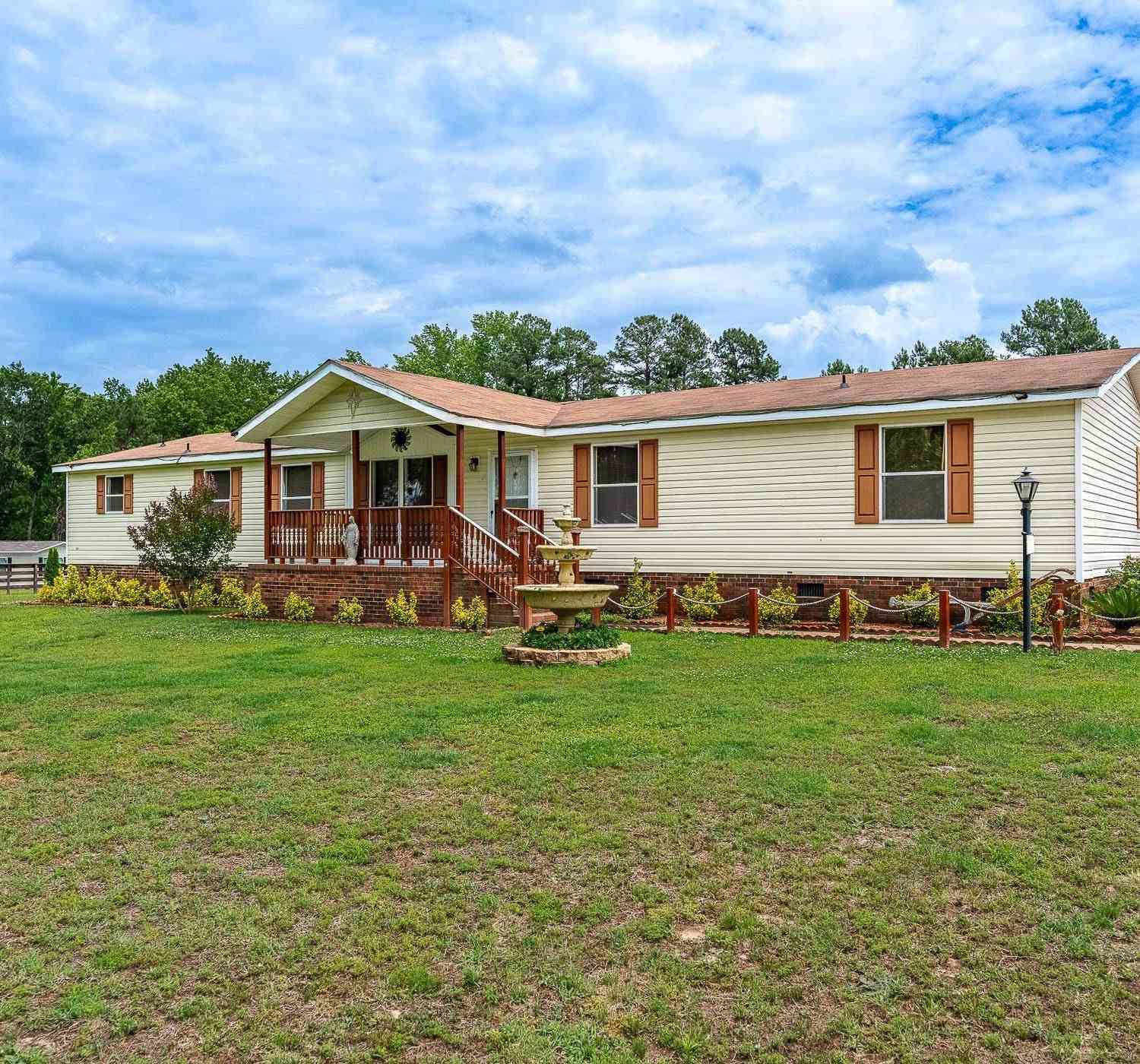 Mobile Home For Sale - 115 L C<br/> Laurens, SC 29360