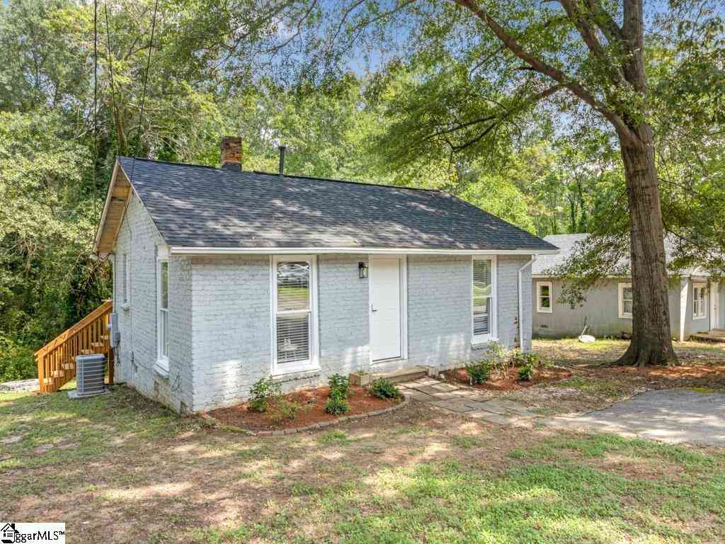 Homes For Sale - 102 Helen<br/> Spartanburg, SC 29301