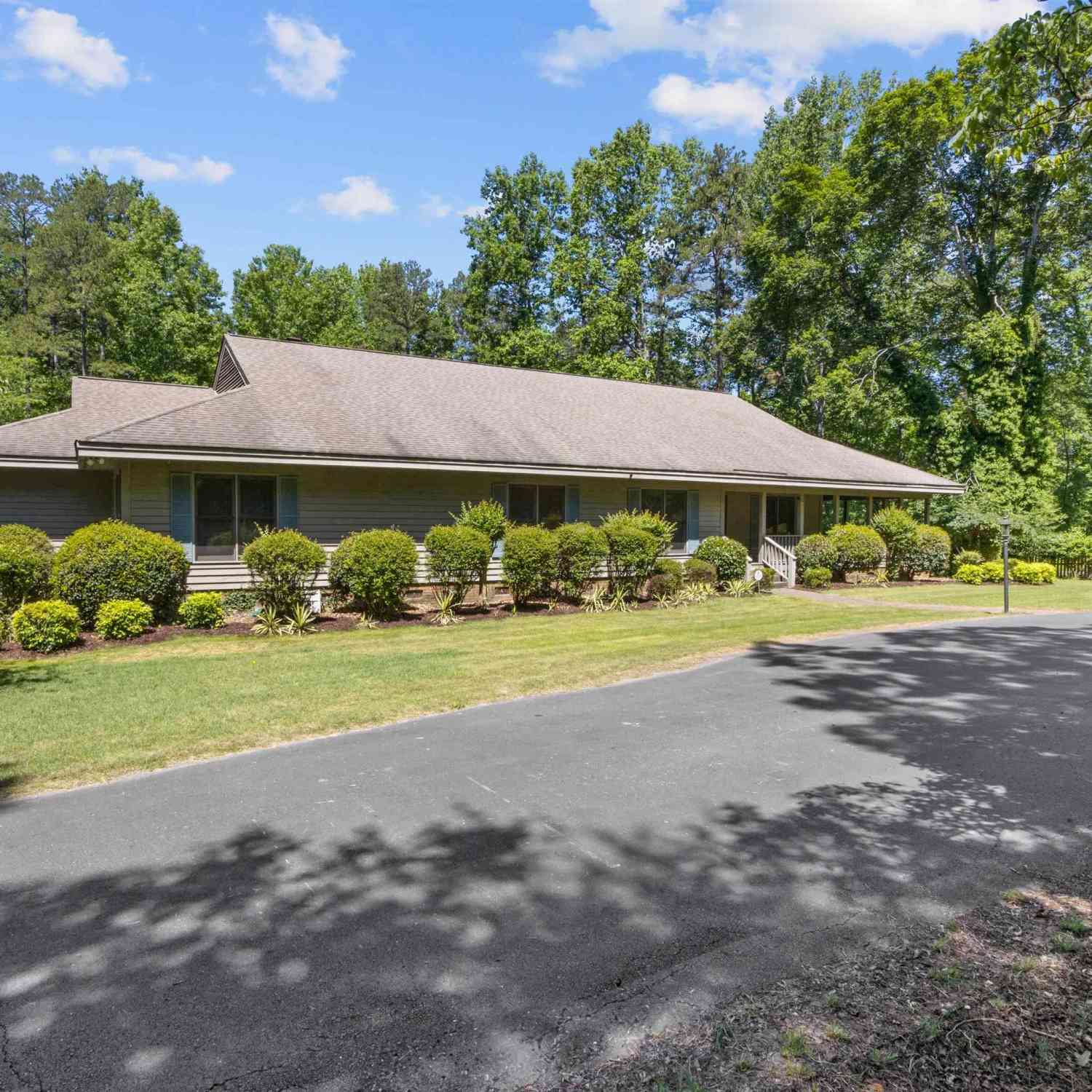 Homes For Sale - 109 Indian Creek<br/> Spartanburg, SC 29302