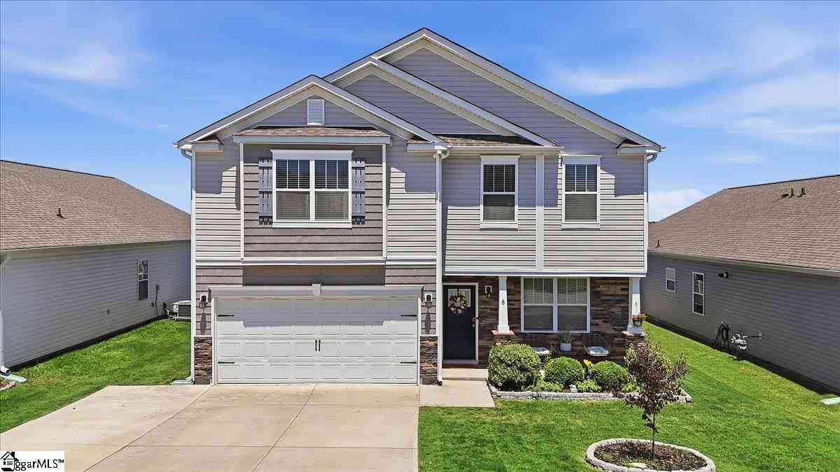 Homes For Sale - 8 Garden Hill<br/> Simpsonville, SC 29680