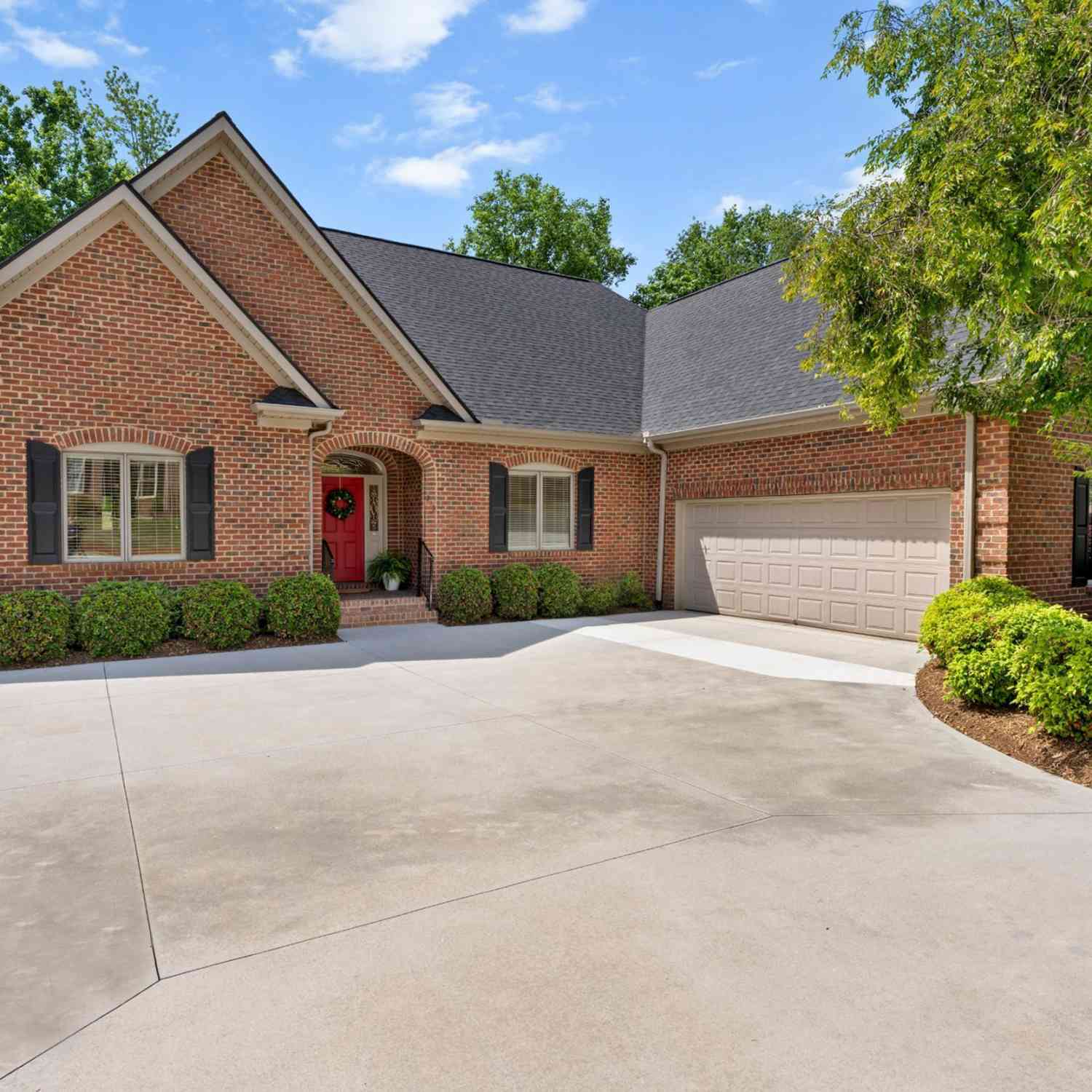 Homes For Sale - 213 Bentwater<br/> Simpsonville, SC 29680