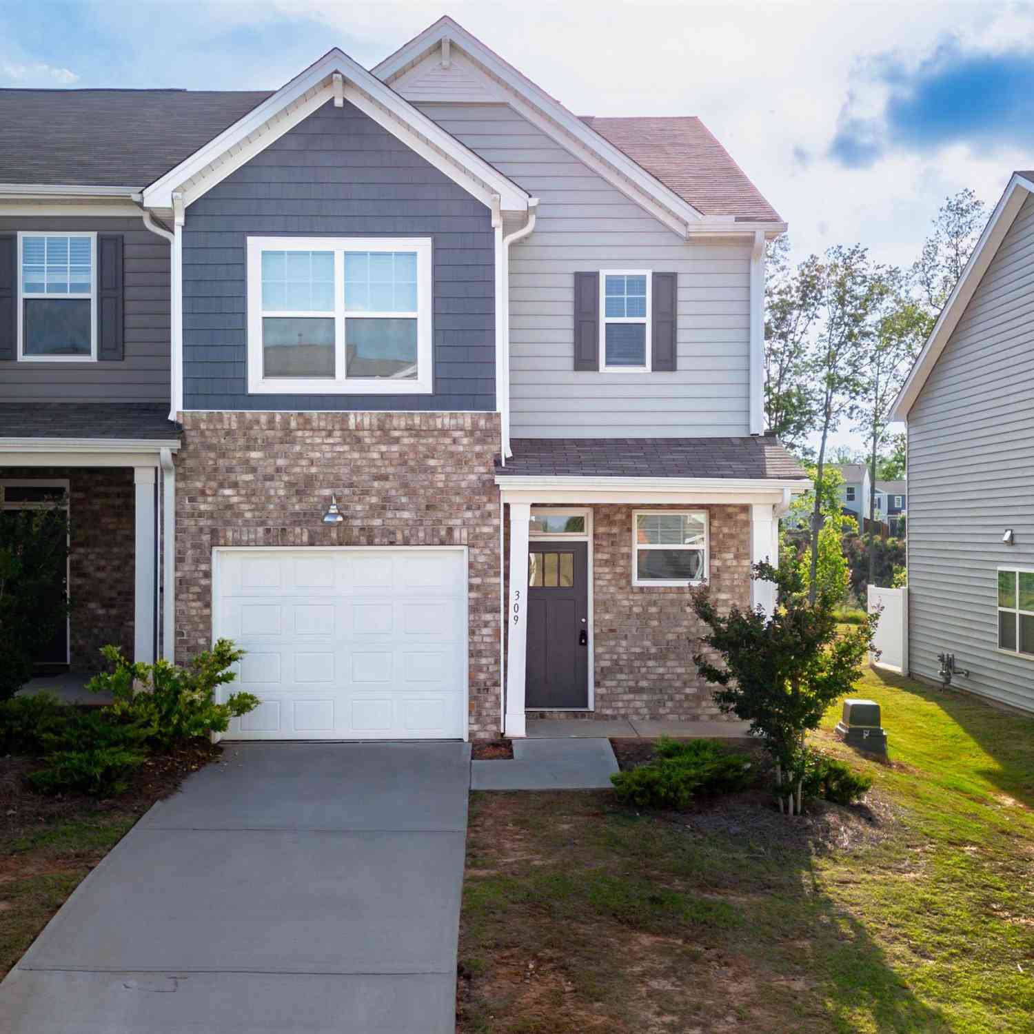 Townhouse For Sale - 309 E Compass<br/> Easley, SC 29640