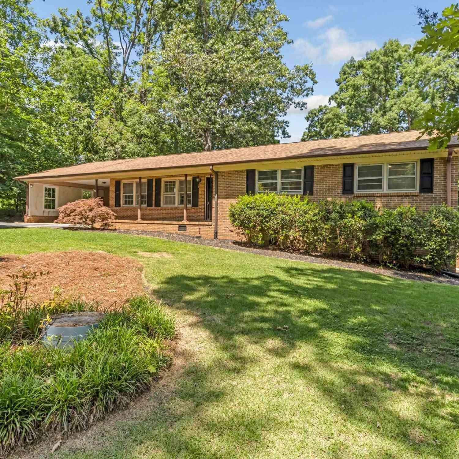 Homes For Sale - 402 Woodley<br/> Spartanburg, SC 29306