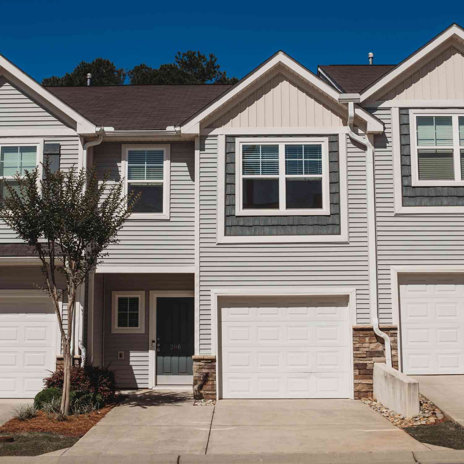 Homes For Sale - 206 Button Willow<br/> Taylors, SC 29687
