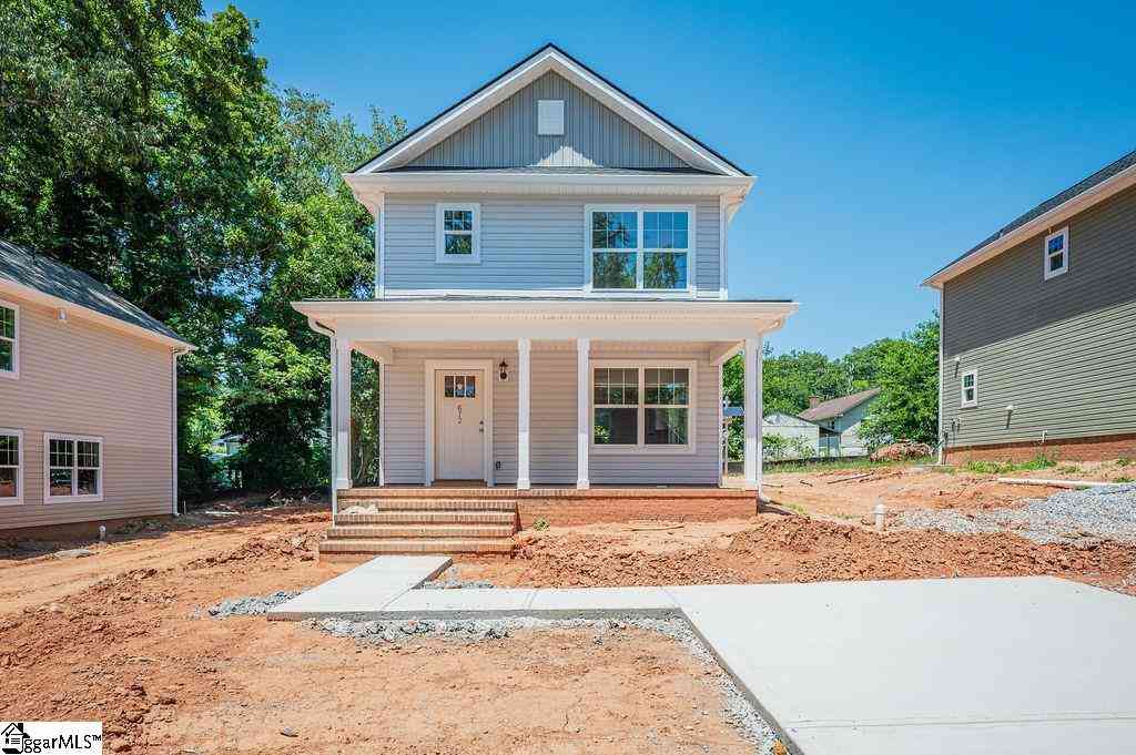 Homes For Sale - 672 Saxon<br/> Spartanburg, SC 29301