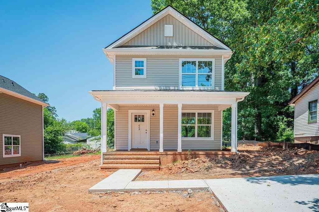Homes For Sale - 670 Saxon<br/> Spartanburg, SC 29301