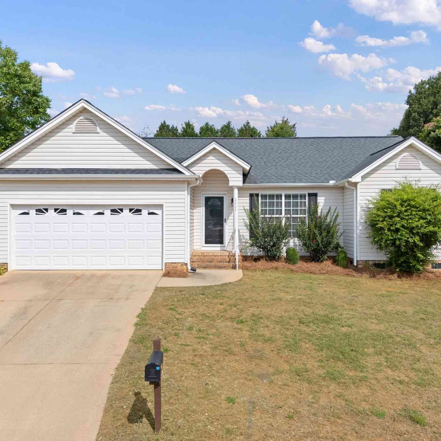 Homes For Sale - 1111 Dunwoody<br/> Simpsonville, SC 29681