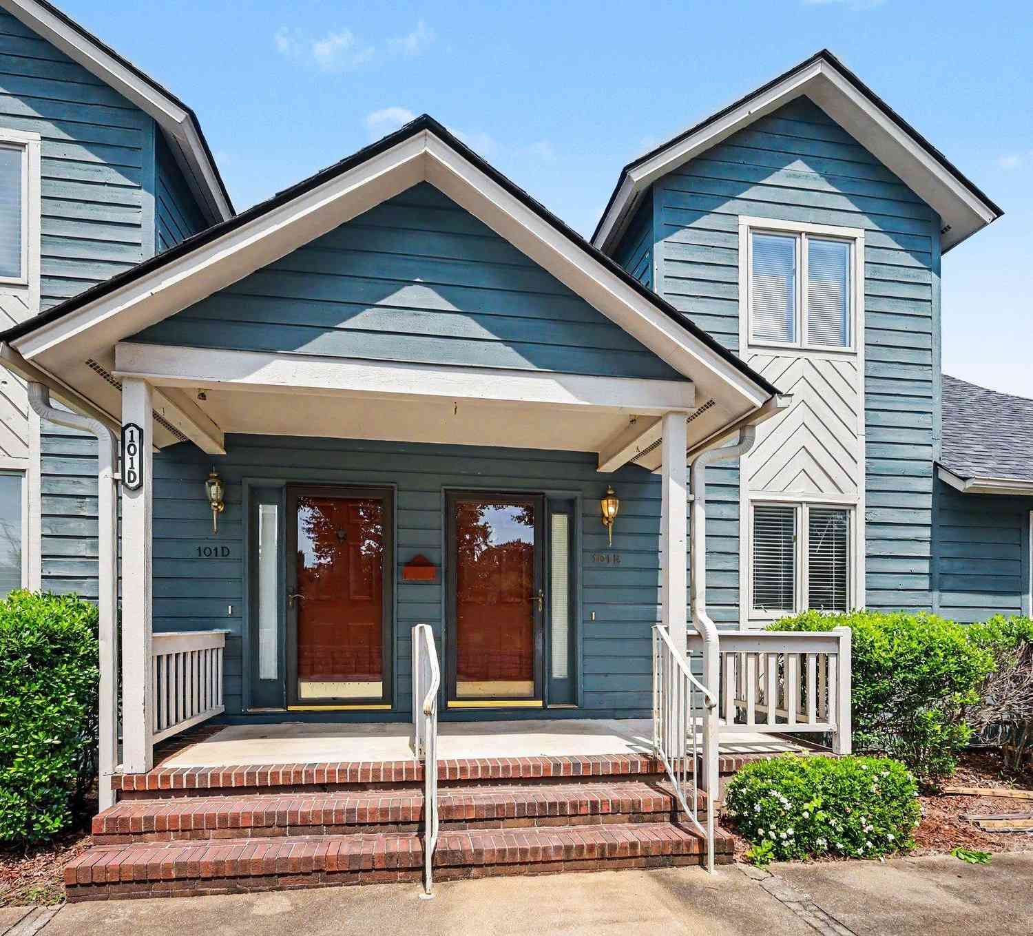 Townhouse For Sale - 101 Fairway Oaks<br/> Easley, SC 29642