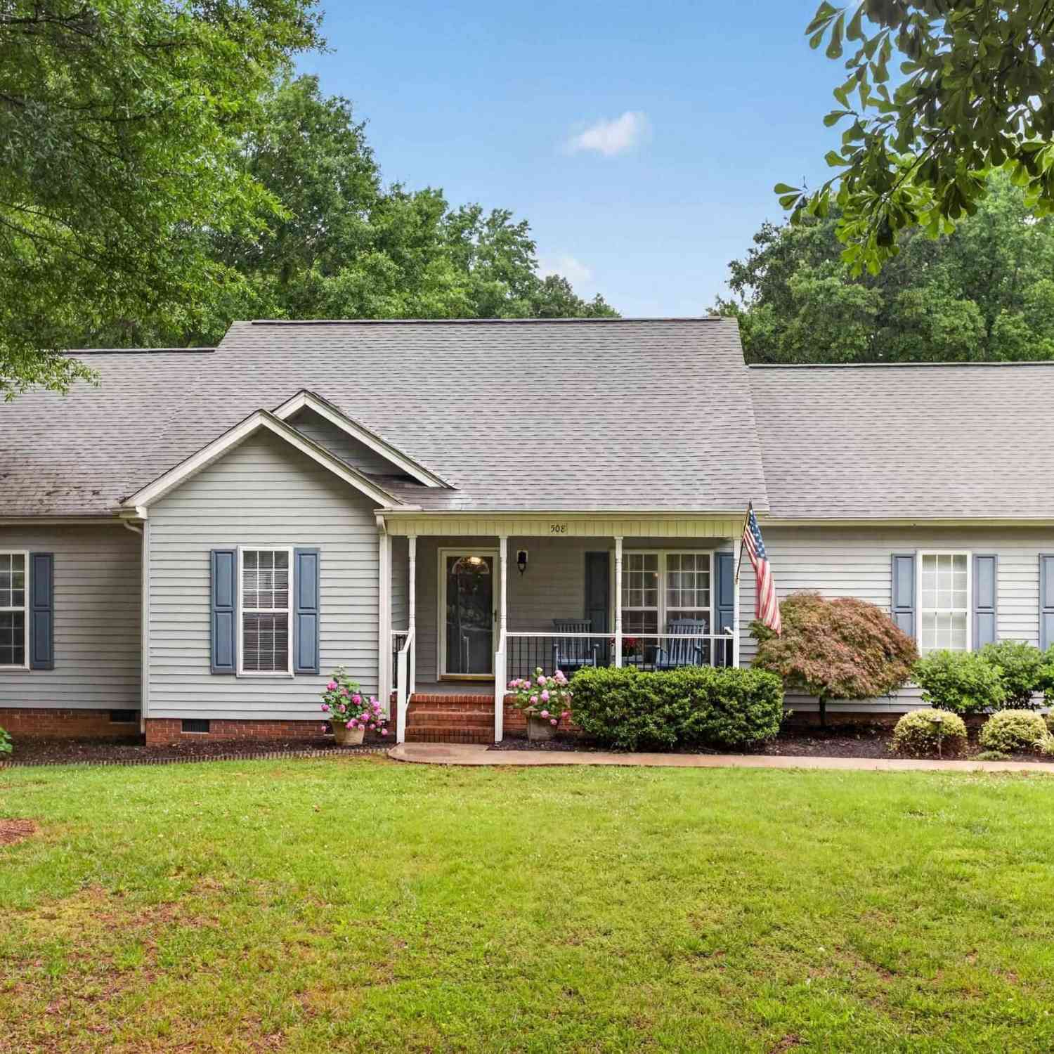 Homes For Sale - 508 Lia<br/> Easley, SC 29642