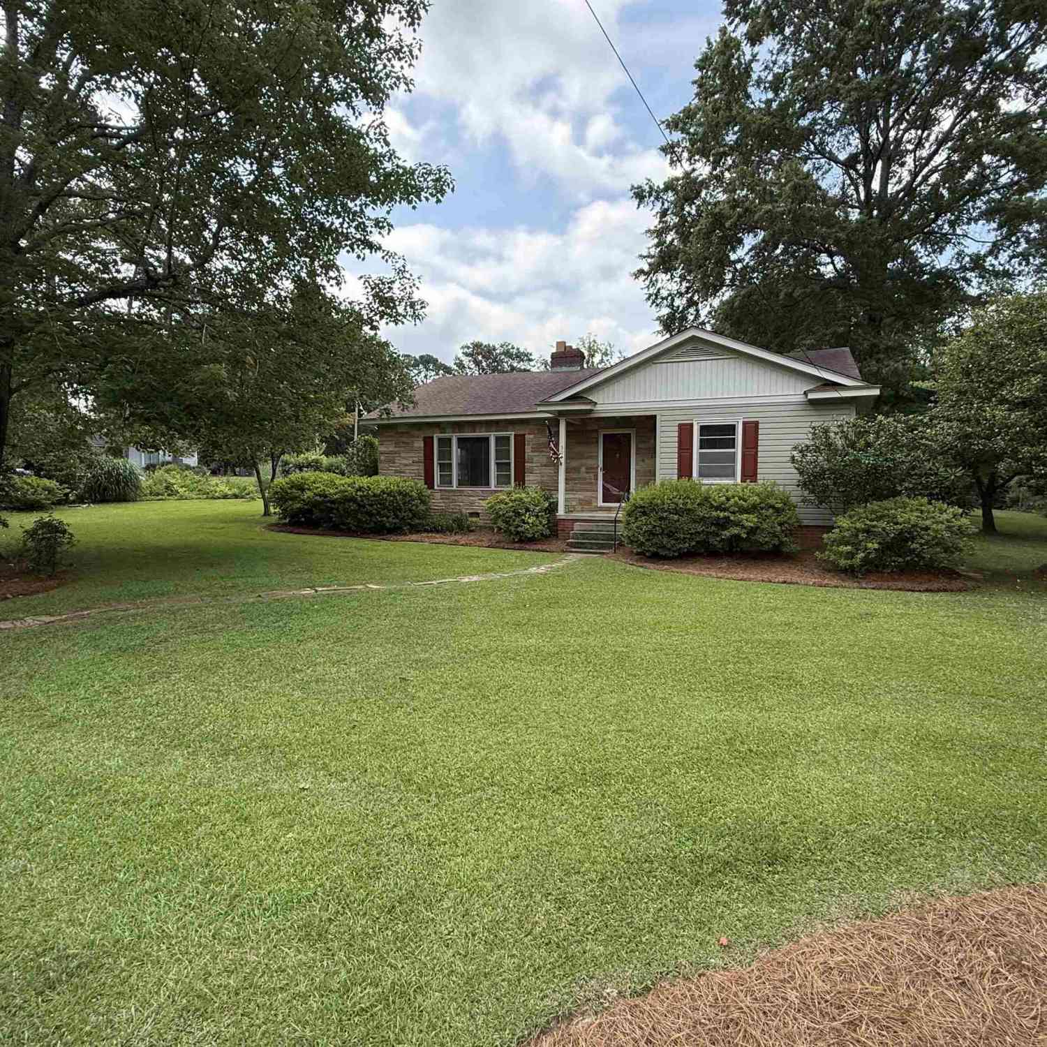 Homes For Sale - 301 Pine<br/> Clinton, SC 29325