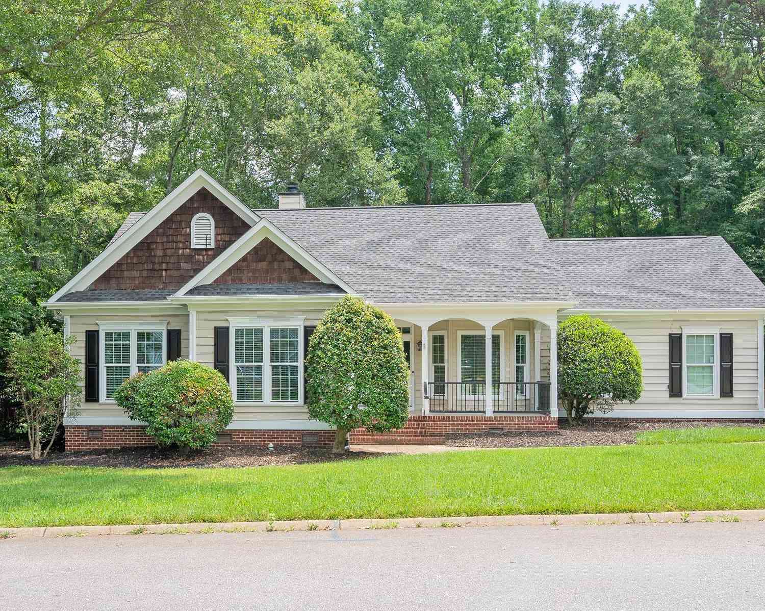 Homes For Sale - 110 Greenapple<br/> Simpsonville, SC 29681