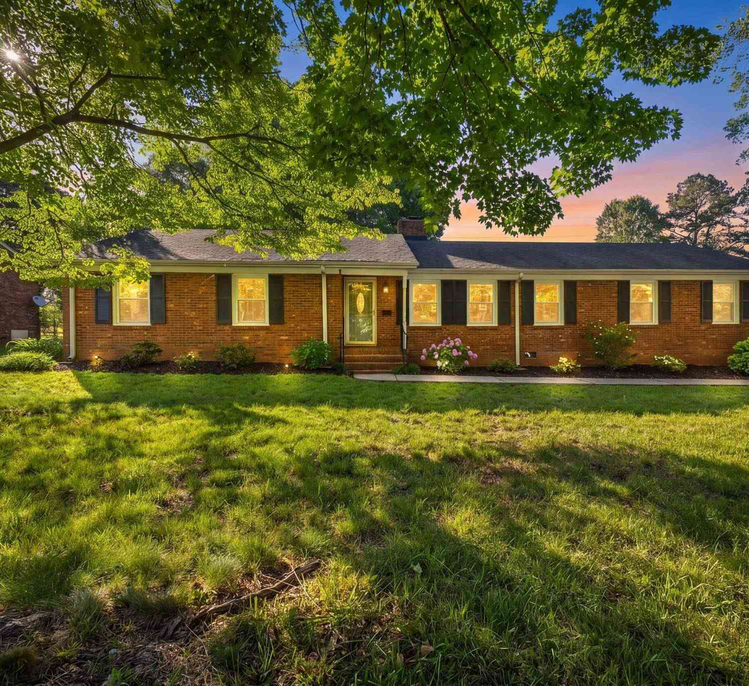 Homes For Sale - 737 Lucerne<br/> Spartanburg, SC 29302