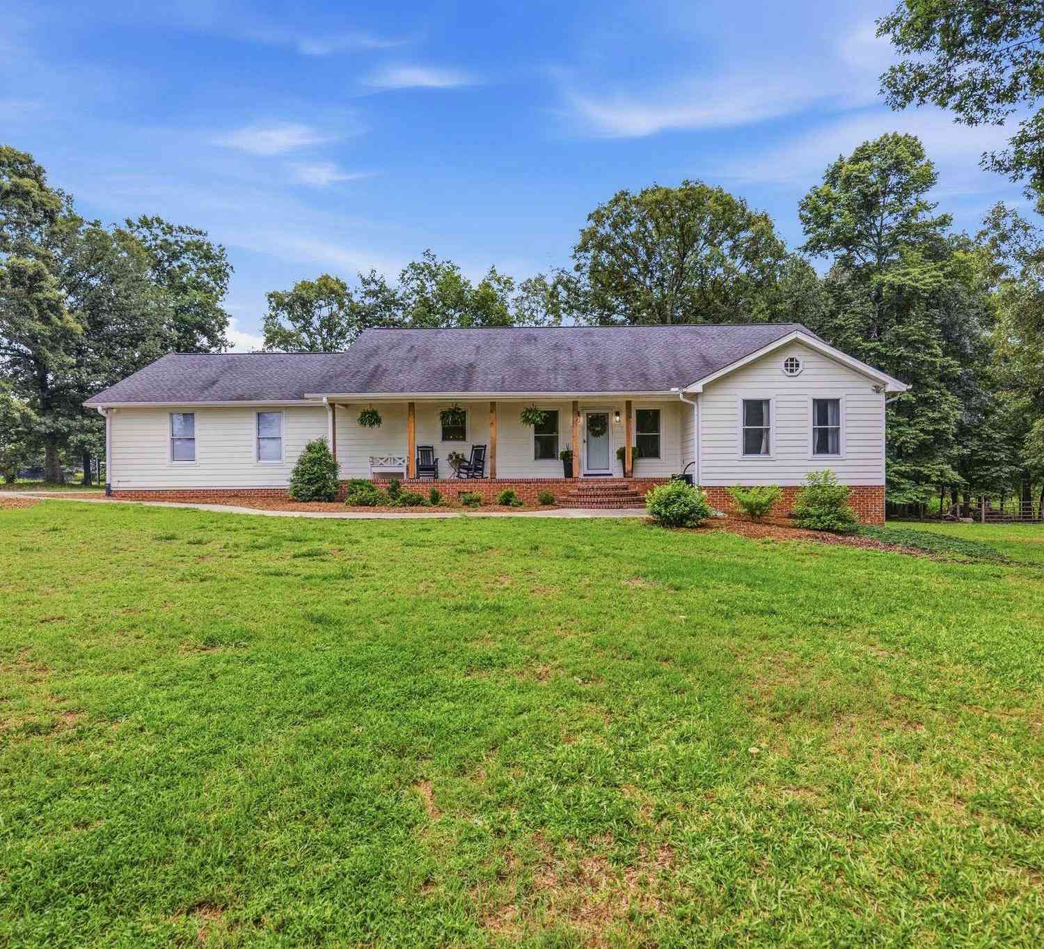 Homes For Sale - 868 Bulls<br/> Taylors, SC 29687