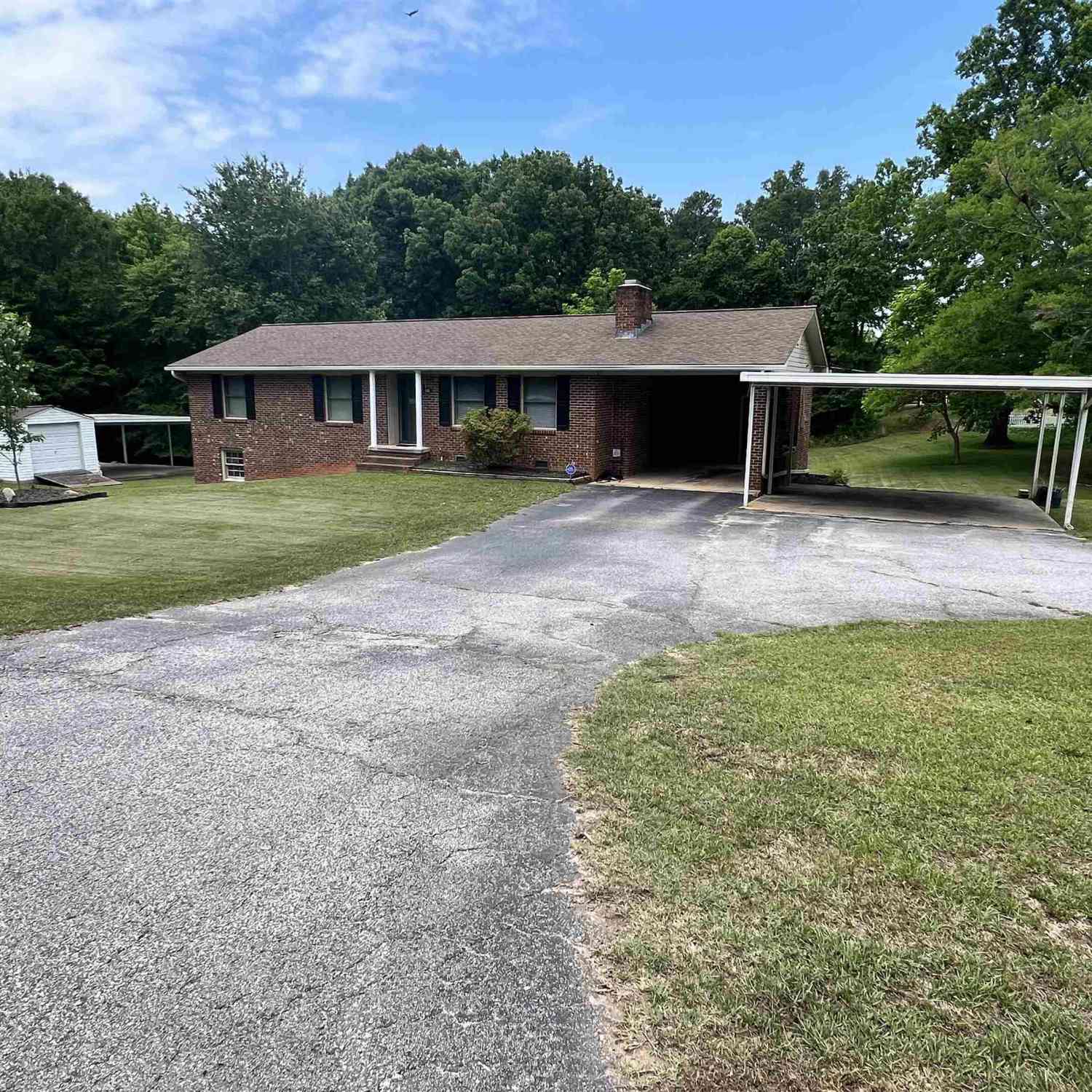 Homes For Sale - 850 Forest<br/> Jonesville, SC 29353