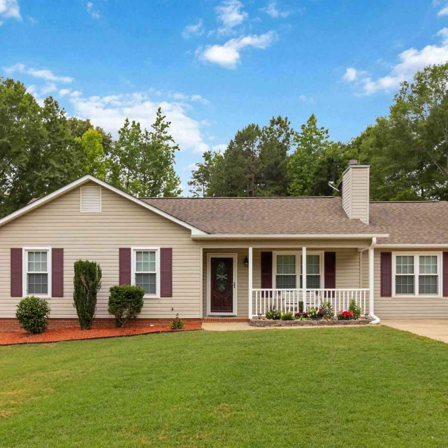Homes For Sale - 216 Eastridge<br/> Cowpens, SC 29330