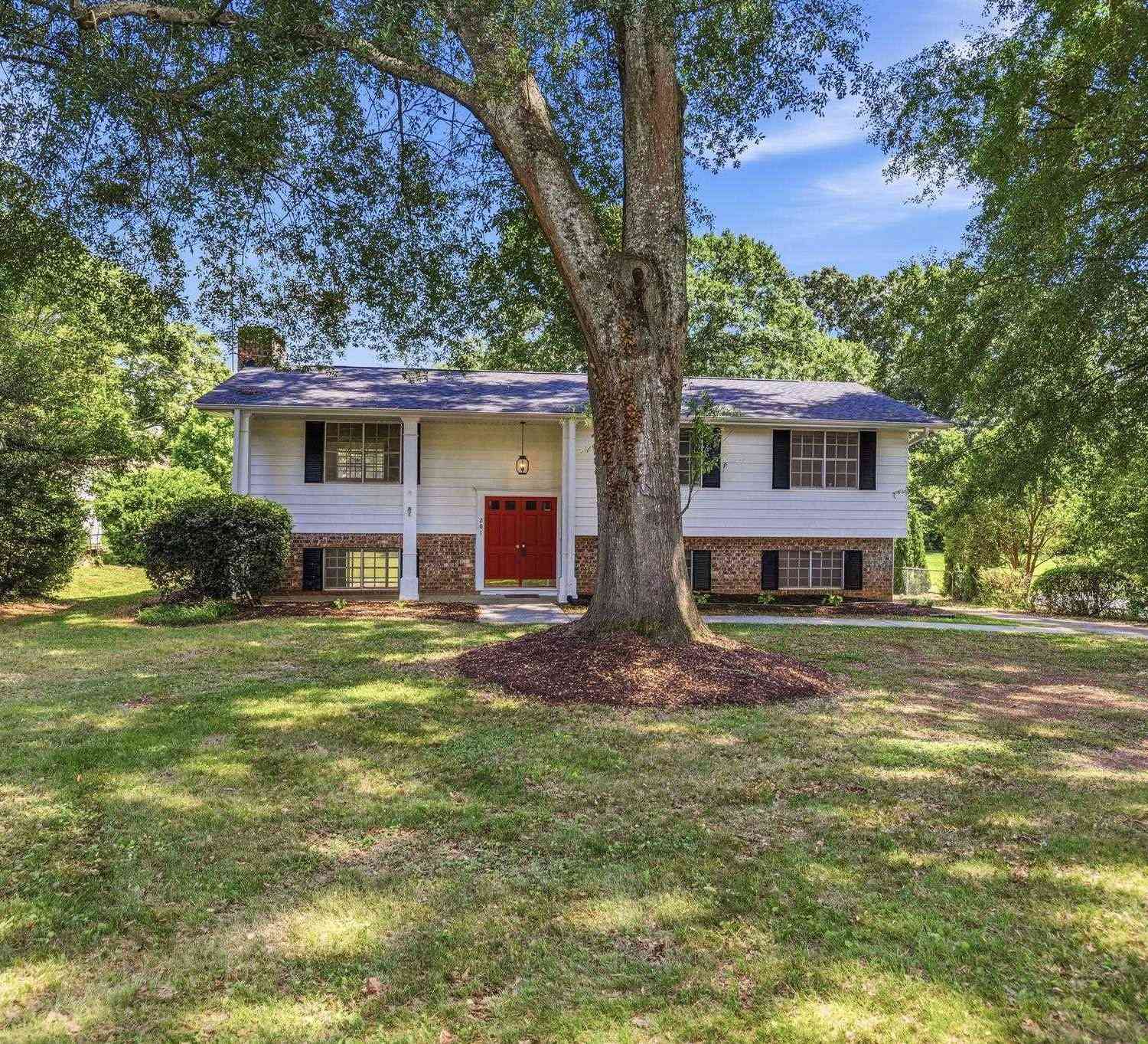 Homes For Sale - 201 Evening<br/> Mauldin, SC 29682