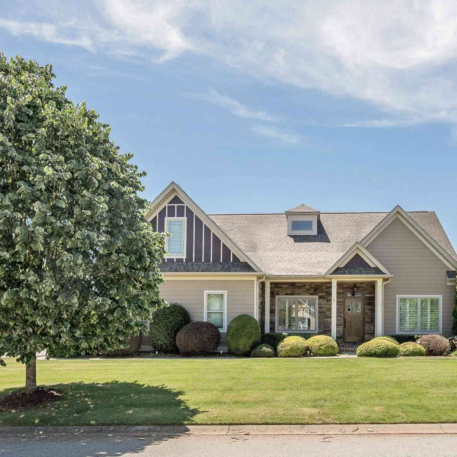 Homes For Sale - 2 Laurel Grove<br/> Simpsonville, SC 29681