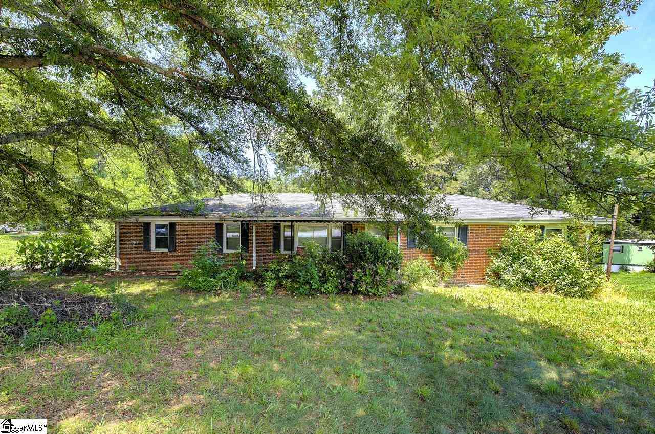 Homes For Sale - 1105 E Georgia<br/> Simpsonville, SC 29681