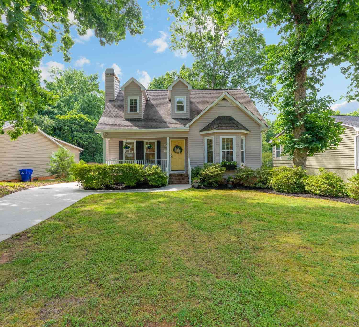Homes For Sale - 1031 Summit<br/> Greenville, SC 29609