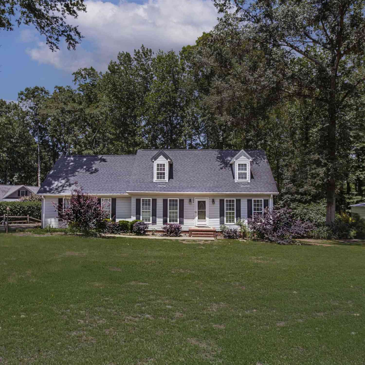 Homes For Sale - 106 Farmgate<br/> Pickens, SC 29671