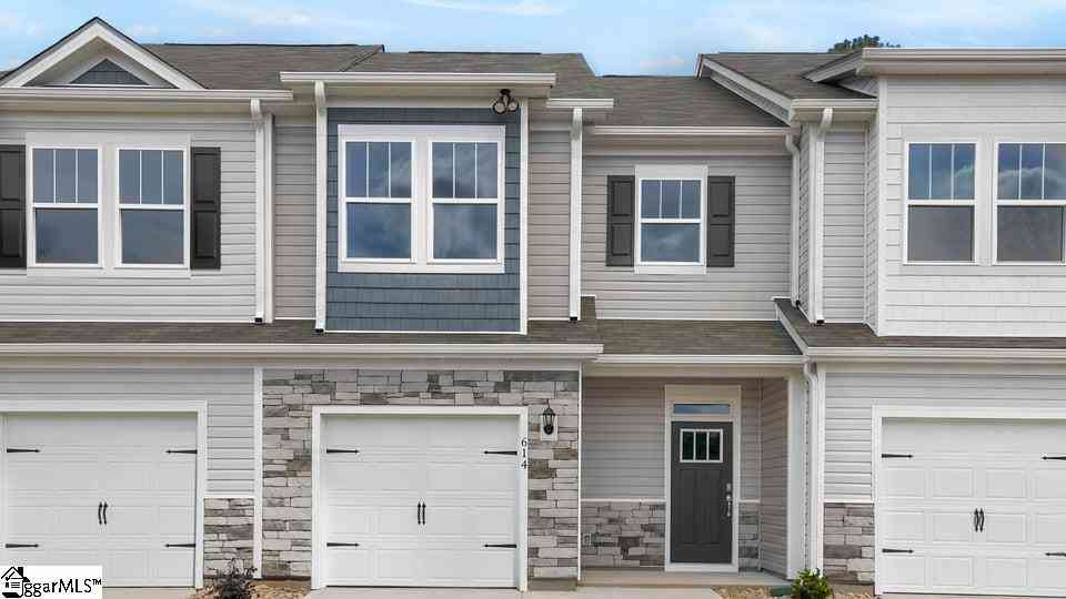 Townhouse For Sale - 614 Jules<br/> Moore, SC 29369
