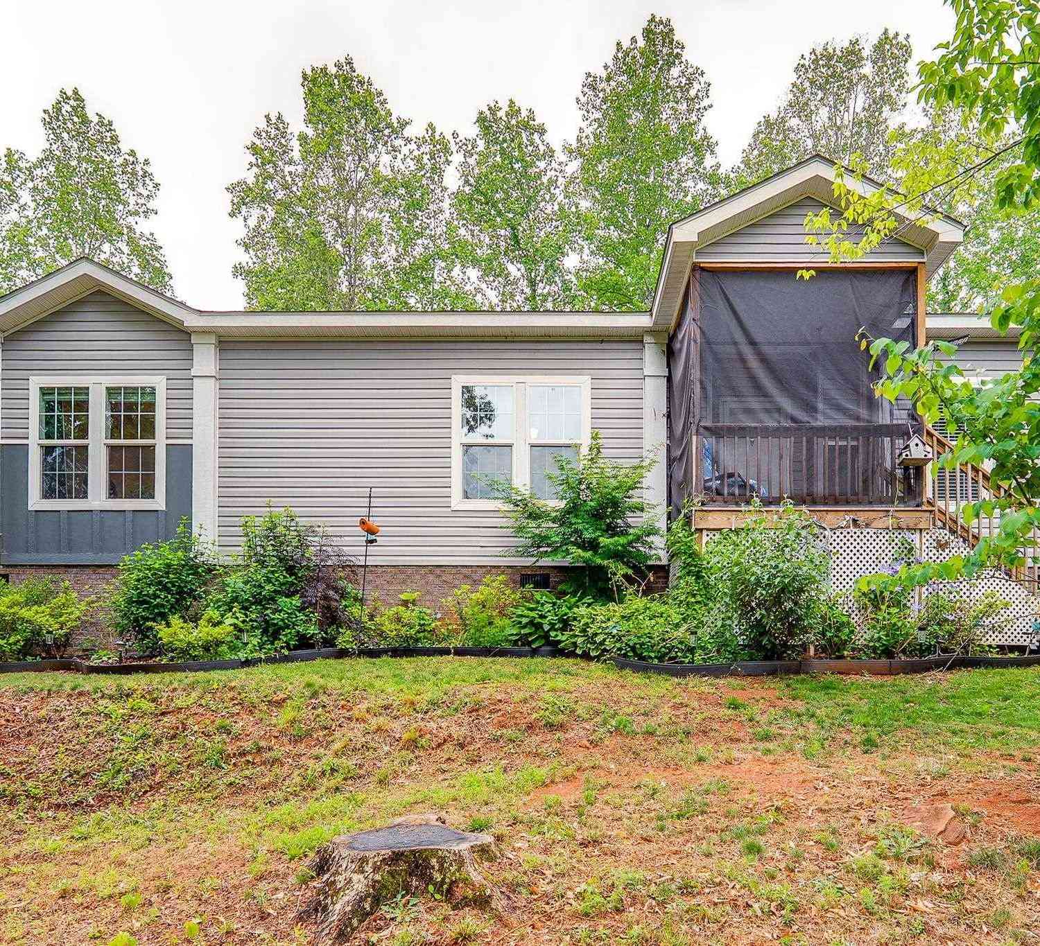 Mobile Home For Sale - 25 Valley<br/> Travelers Rest, SC 29690