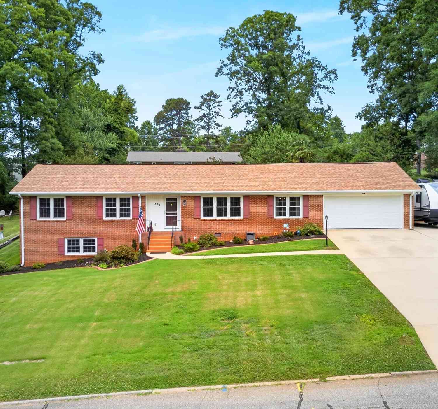 Homes For Sale - 208 Holly<br/> Greenville County, Taylors, SC 29687