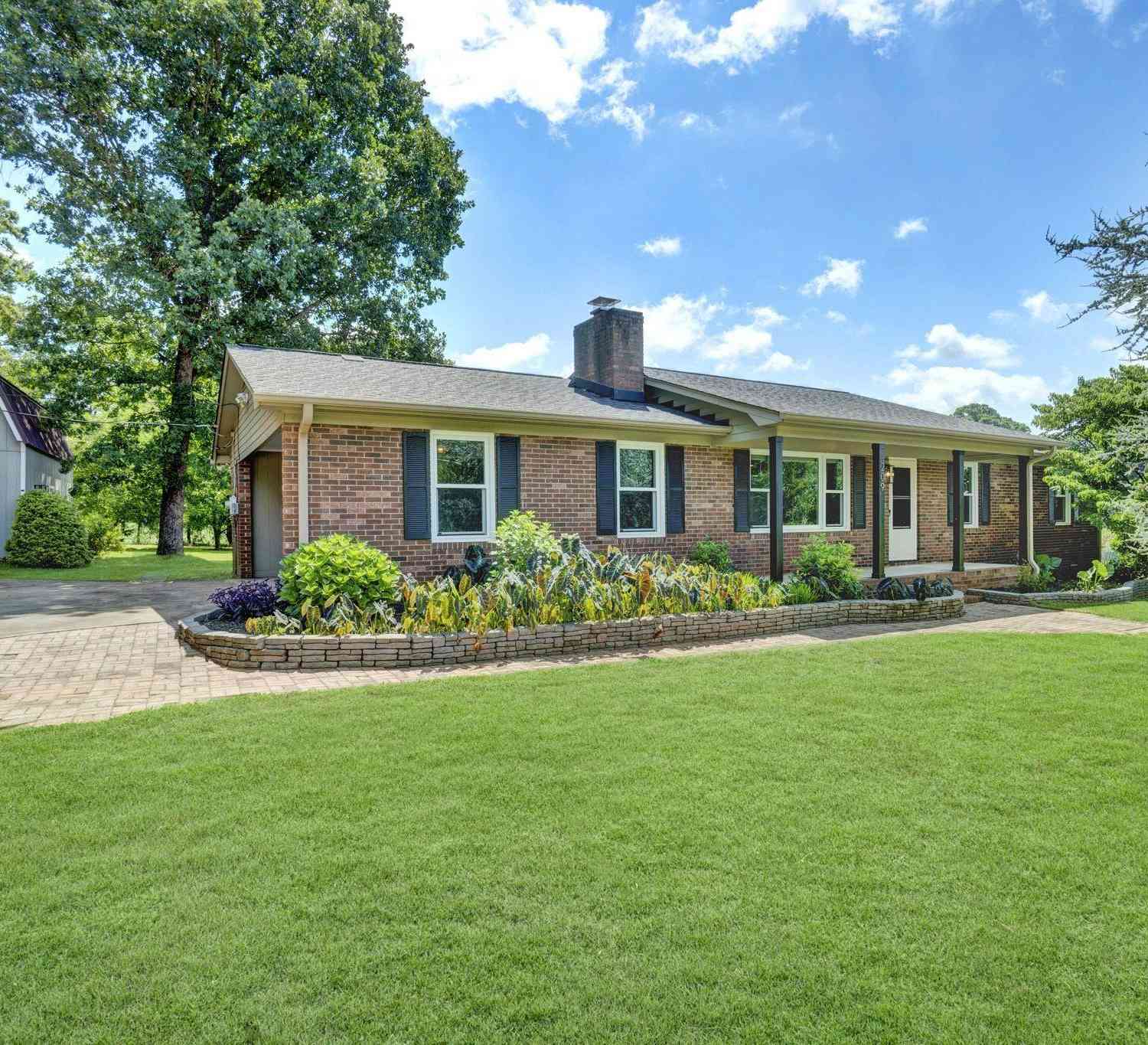 Homes For Sale - 209 Hickory<br/> Easley, SC 29642