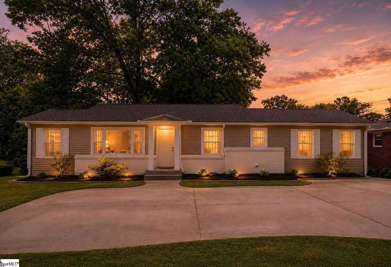 Homes For Sale - 902 E Lee<br/> Greenville County, Taylors, SC 29687