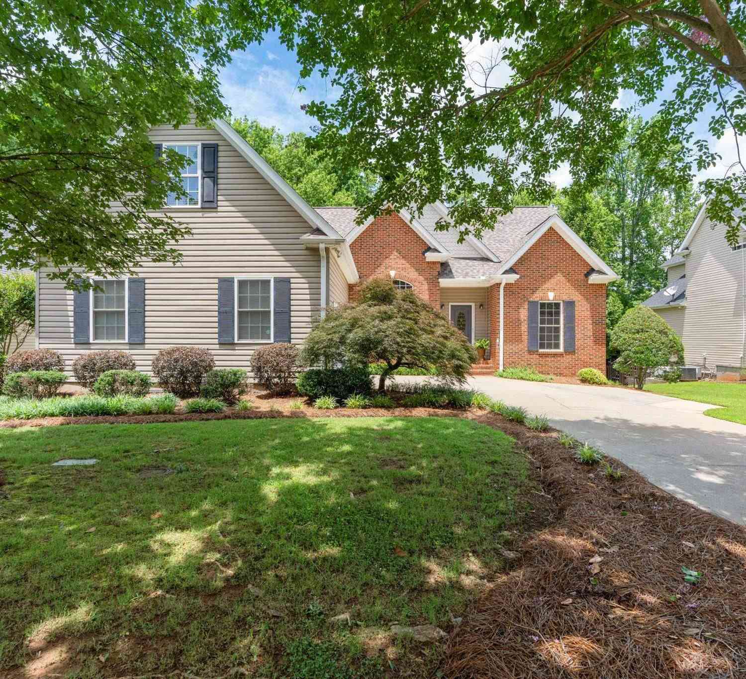 Homes For Sale - 16 Shannon Ridge<br/> Greenville County, Greenville, SC 29615