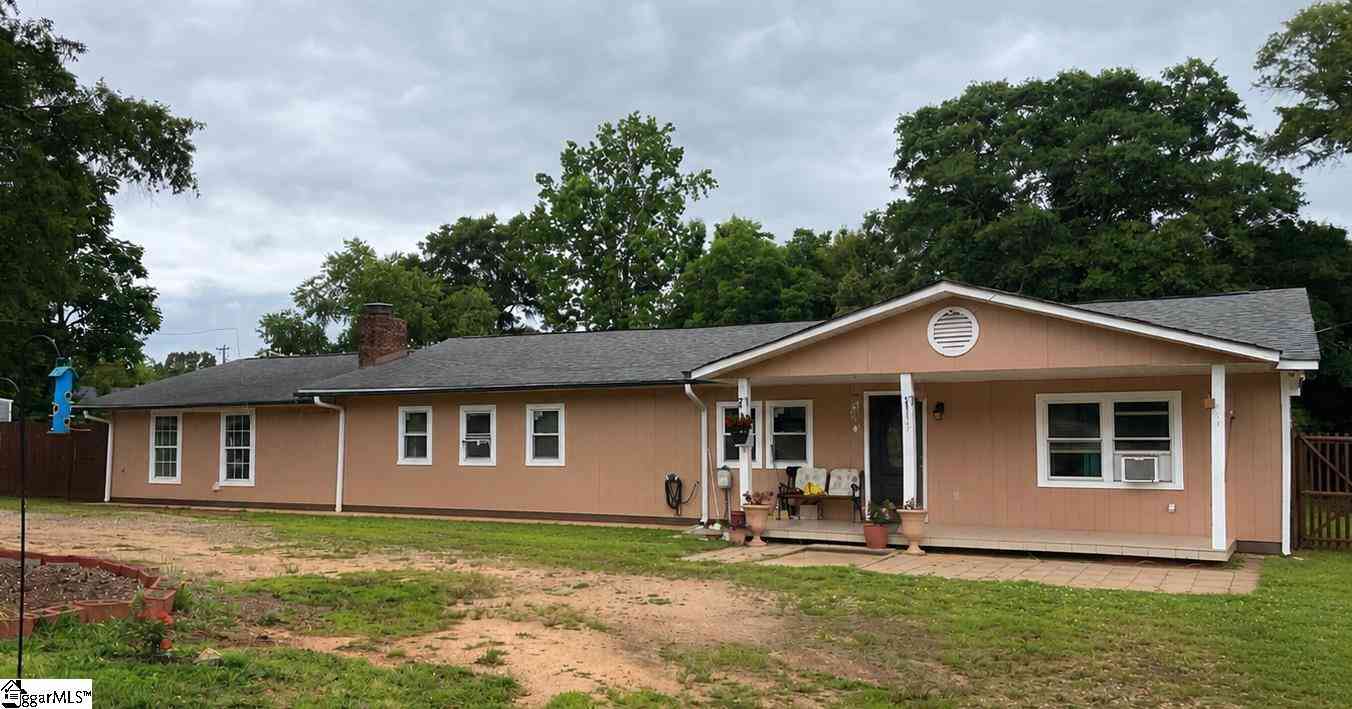 Homes For Sale - 300 Baldwin<br/> Honea Path, SC 29654