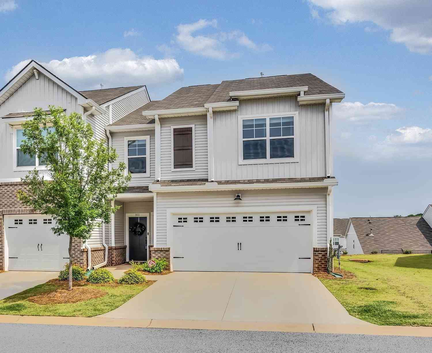 Townhouse For Sale - 311 Hollenbeck<br/> Greenville, SC 29607