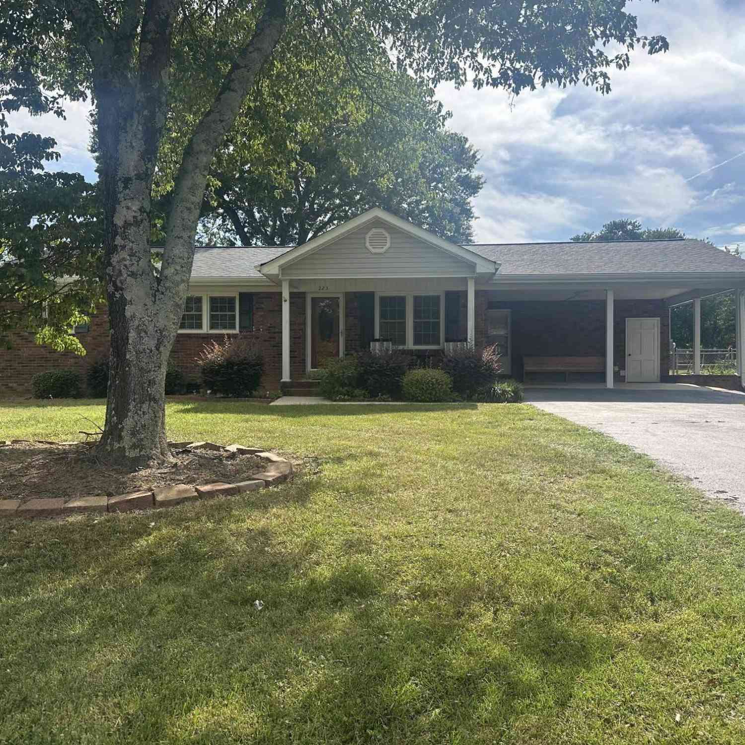 Homes For Sale - 223 Blalock<br/> Boiling Springs, SC 29316