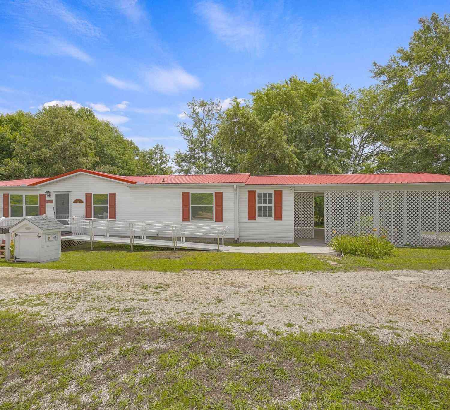 Mobile Home For Sale - 210 Deer Creek<br/> Walhalla, SC 29691