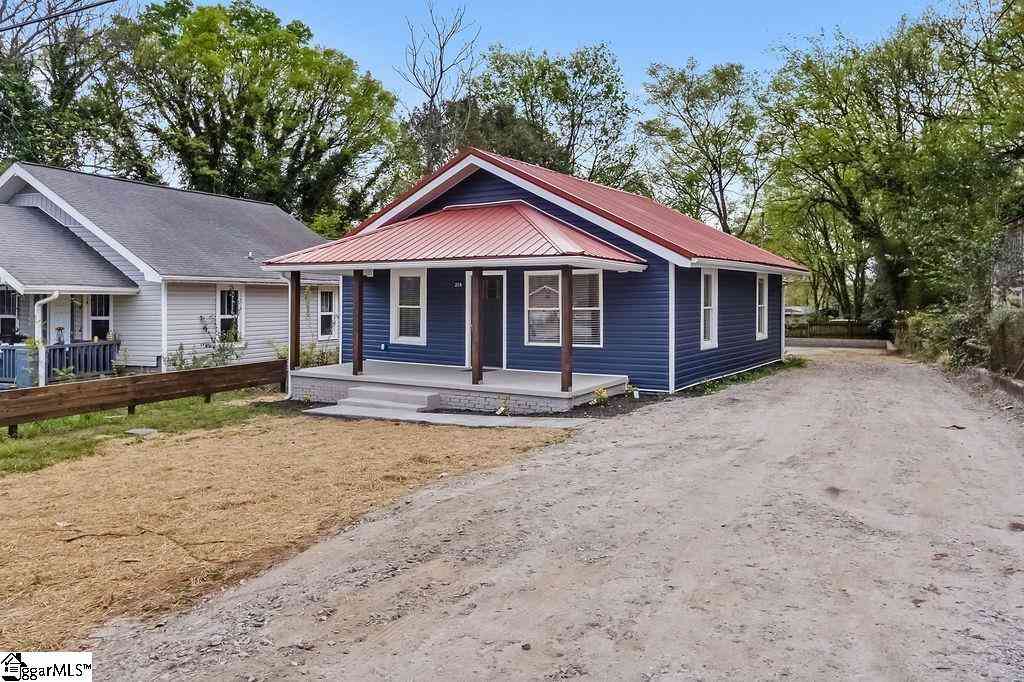 Homes For Sale - 208 Crestone<br/> Greenville, SC 29611