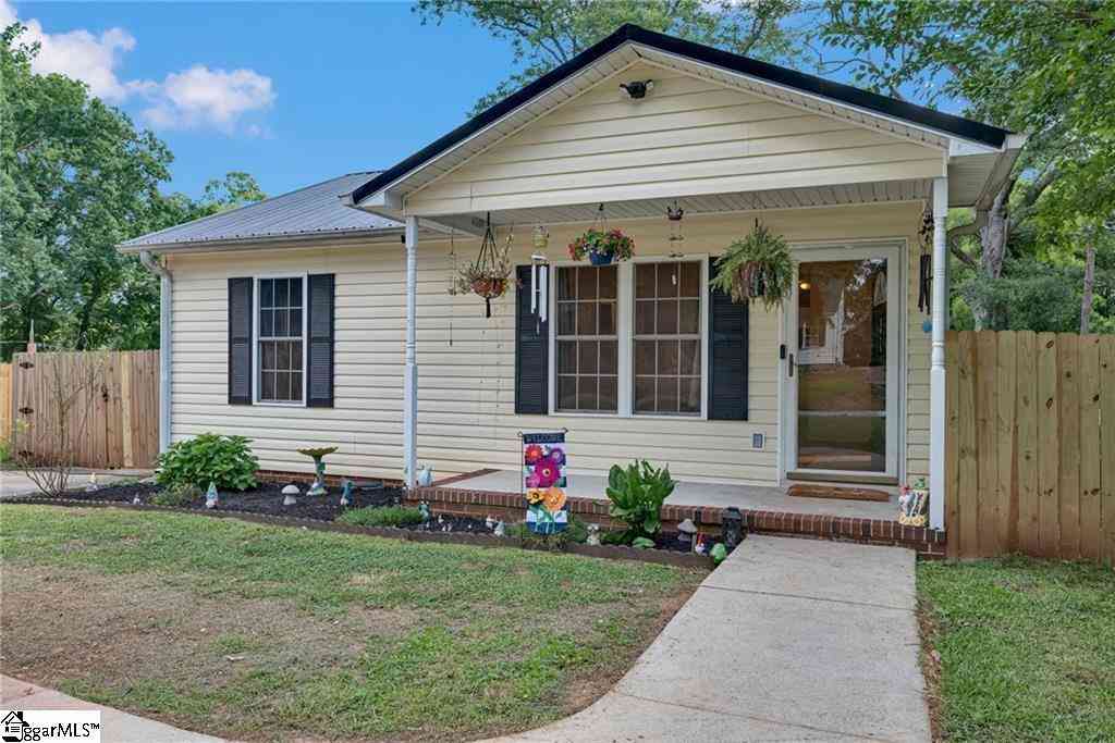 Homes For Sale - 1020 Elizabeth<br/> Anderson, SC 29624